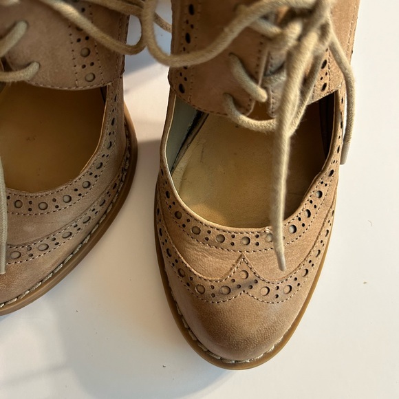 CROWN VINTAGE BONNIE TAN LACE-UP LEATHER HEELS SPECTATOR STYLE WOMEN’S SIZE 7.5 - Picture 3 of 10